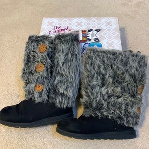 Muk Luks black with removeable and reversible fur detail
